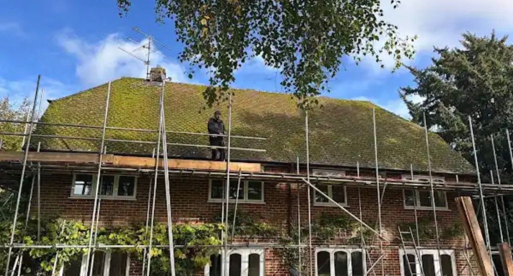 Restoring an ageing roof